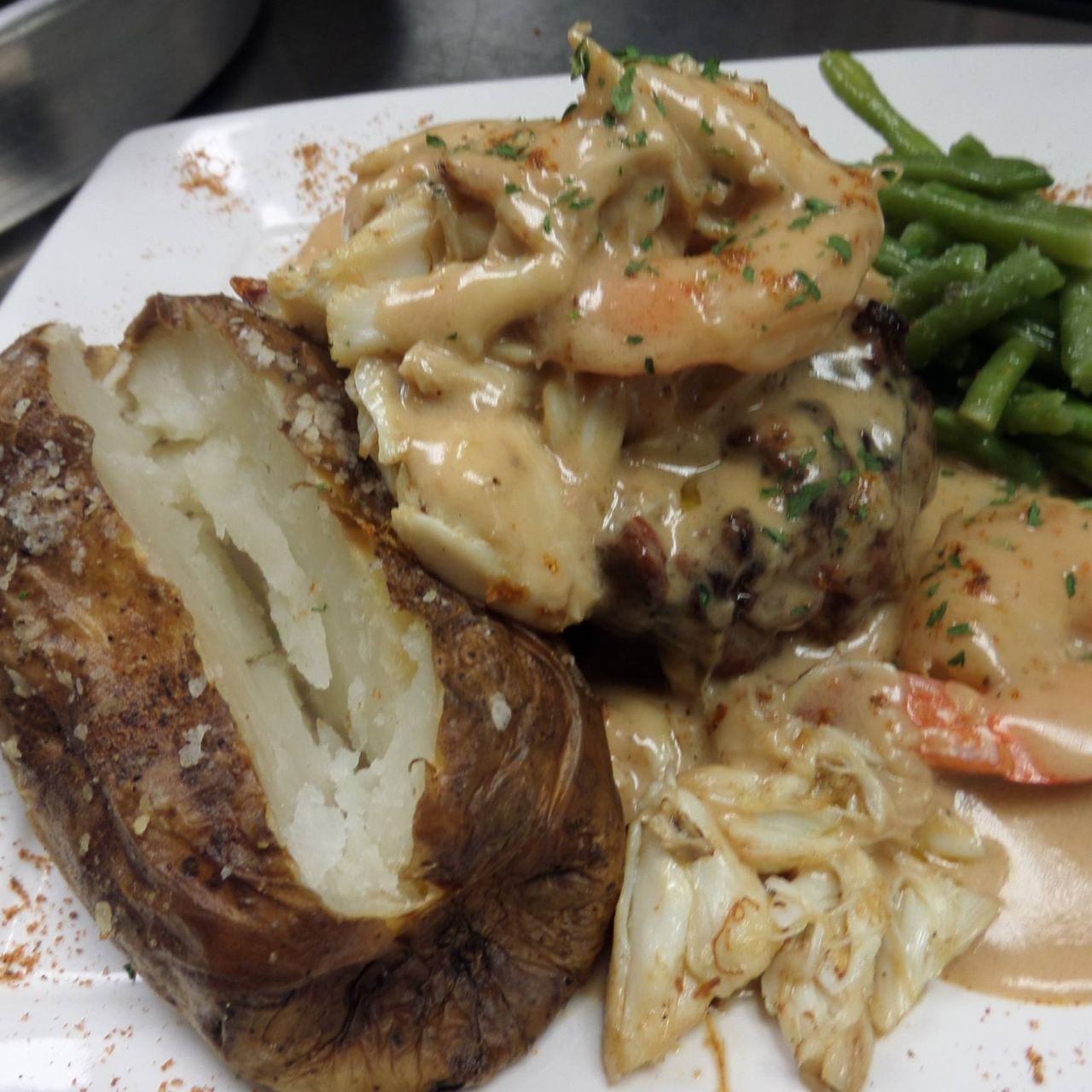 Whole Maine Lobster Steamer Pot - Picture of Steelefish Grille, Bel Air -  Tripadvisor