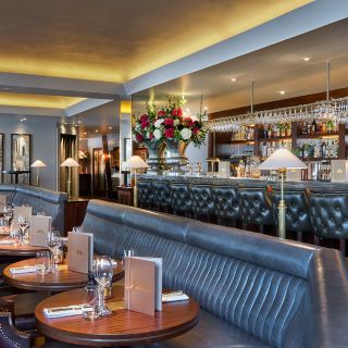 Le Pont de la Tour Bar & Grill