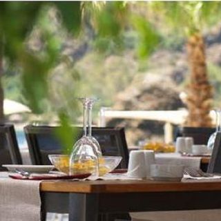 Domanis Cafe Restaurant Bar
