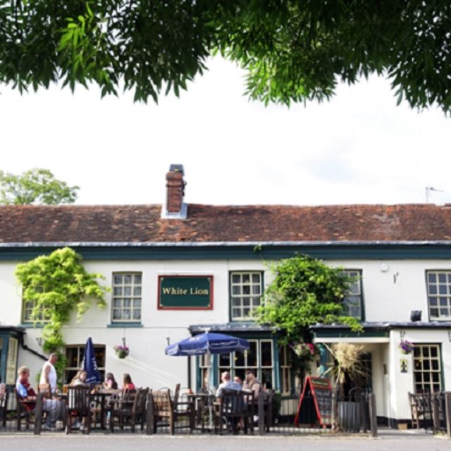 The White Lion Yateley Updated 2024, International Restaurant in