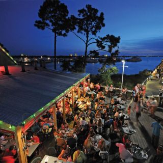 Hammerheads Bar & Grill