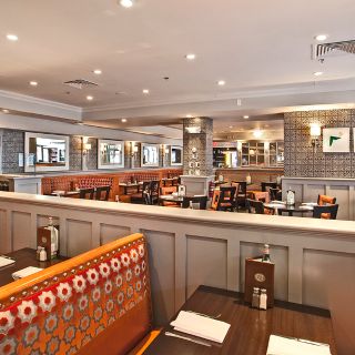 Stephanie's On Newbury