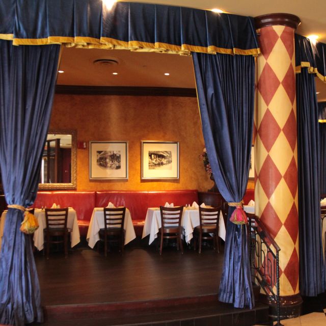 restaurants with private rooms near oak brook il