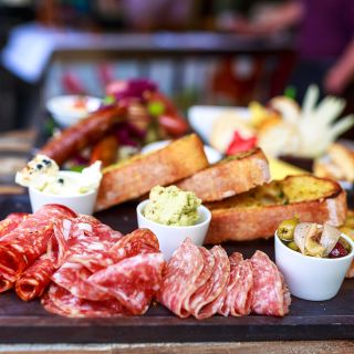 Gusti Restaurant & Bar