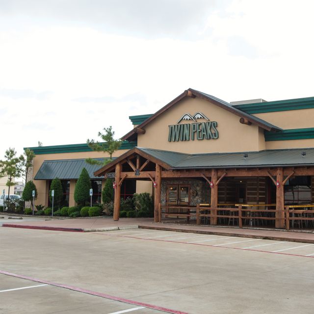 Twin Peaks - Webster - Updated 2024, American Restaurant in Webster, TX