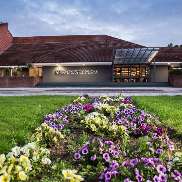 Restaurante Afternoon Tea 1449 Restaurant, Bar & Grill Crowne Plaza