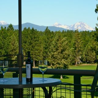 NINETEEN at Awbrey Glen