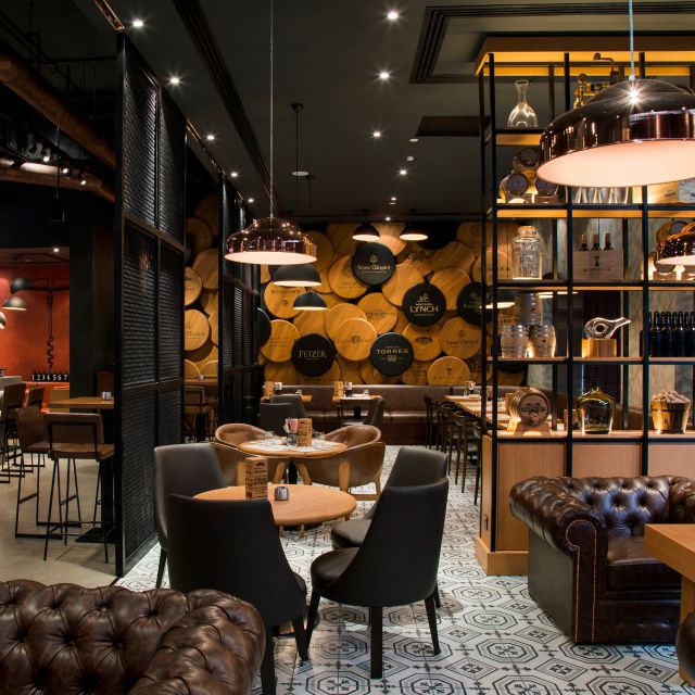 The Warehouse Wine & Tapas Bar / Pearl Rotana Capital Centre / Abu