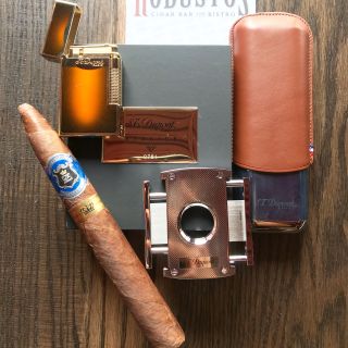 Robusto's Cigar Bar & Bistro