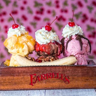 Restaurant Review: Farrell's Ice Cream Parlor - Highlander