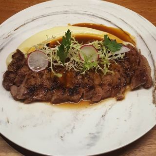 Cavemen Restaurant & Bar