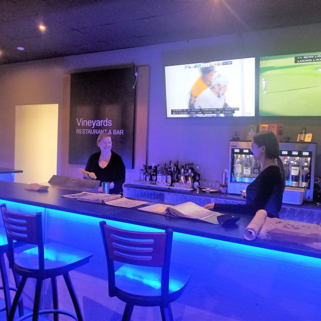 Restaurante Vineyards Restaurant & Bar Thunder Bay, , ON OpenTable