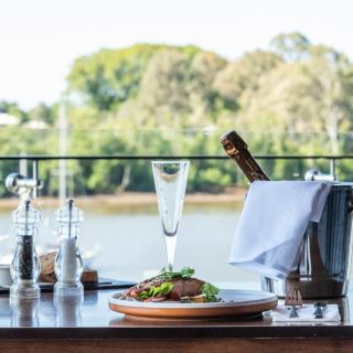 H20 Restaurant & Bar