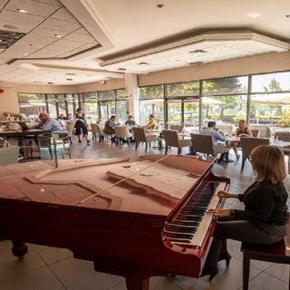Acqua Restaurant + Bar