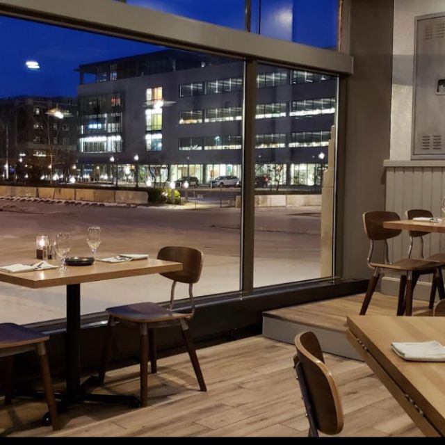 Poke The Bear Bar & Grill Hotel Northland Green Bay Restaurant