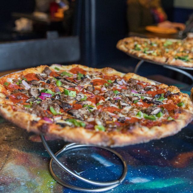 Restaurante Flying Saucer Pizza Company Salem, , MA OpenTable