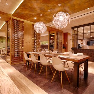 RIVA Restaurant & Bar