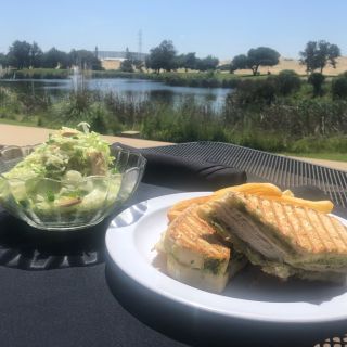 Michaels At Shoreline Restaurant