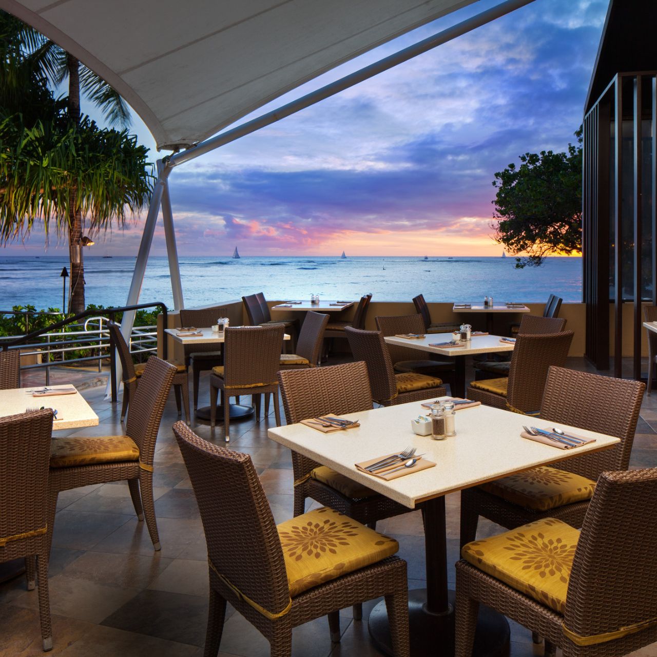 Waikiki restaurants online