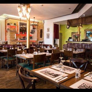Leo's Kitchen and Cocktail Bar