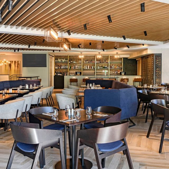 Queens Head Bar & Eatery - Four Points by Sheraton Auckland - Updated ...