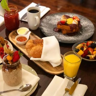 Watermark Restaurant - Radisson Admiral Hotel Toronto