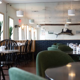 Cove Bar & Restaurant - Oakville