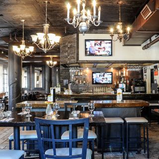 Honey West Restaurant & Lounge