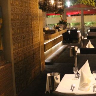 Taj-Taj Tandoori Bar & Grill room
