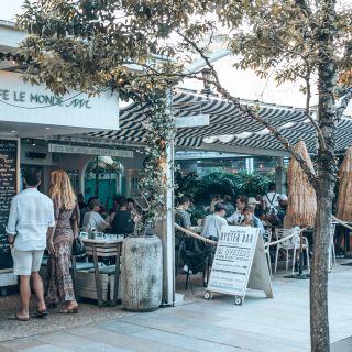 Cafe Le Monde