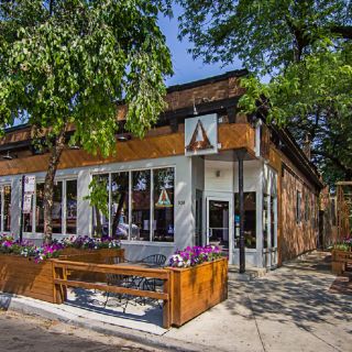 Tour Paradise Park, Wicker Park's new pizza patio and bar on North Avenue  from the owners of Homeslice/Happy Camper - Eater Chicago