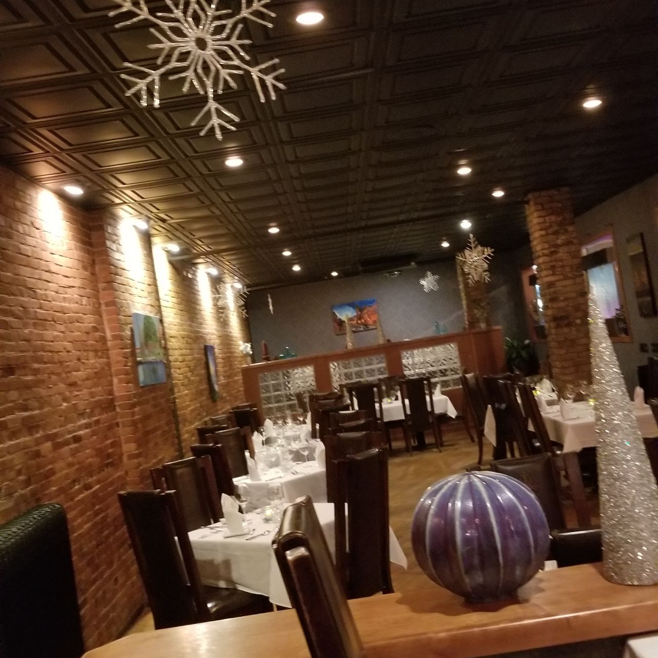 Chophouse on Main is a cozy place for dinner in Mahomet - Smile