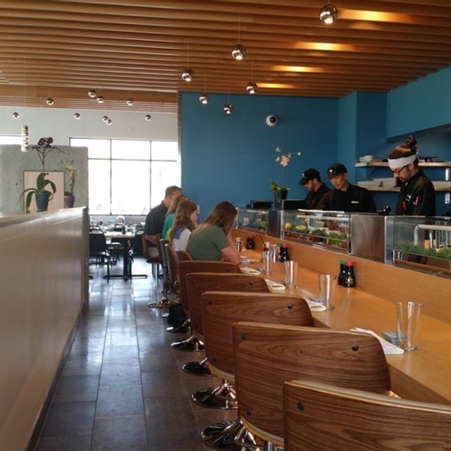 Tsunami restaurant la
