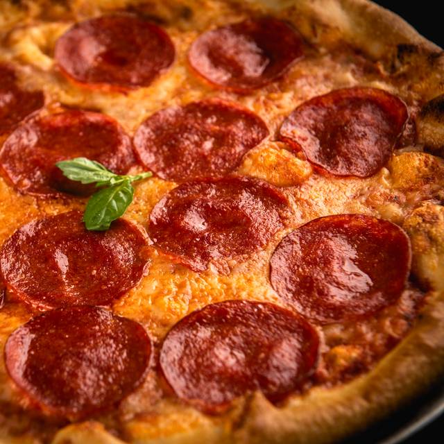 CutiePies Pizza and Bar Actualizado en 2024, Bar De Pizza en Dallas, TX