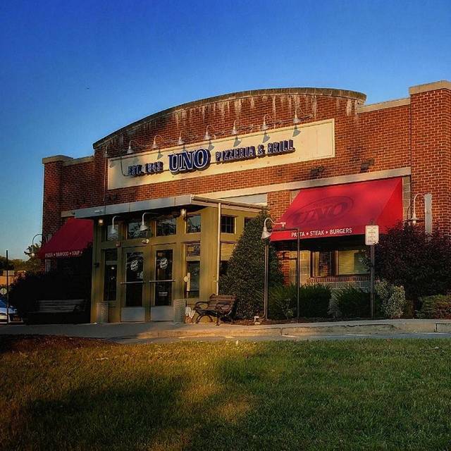 Restaurant Uno Pizzeria & Grill Central Valley Central Valley, , NY
