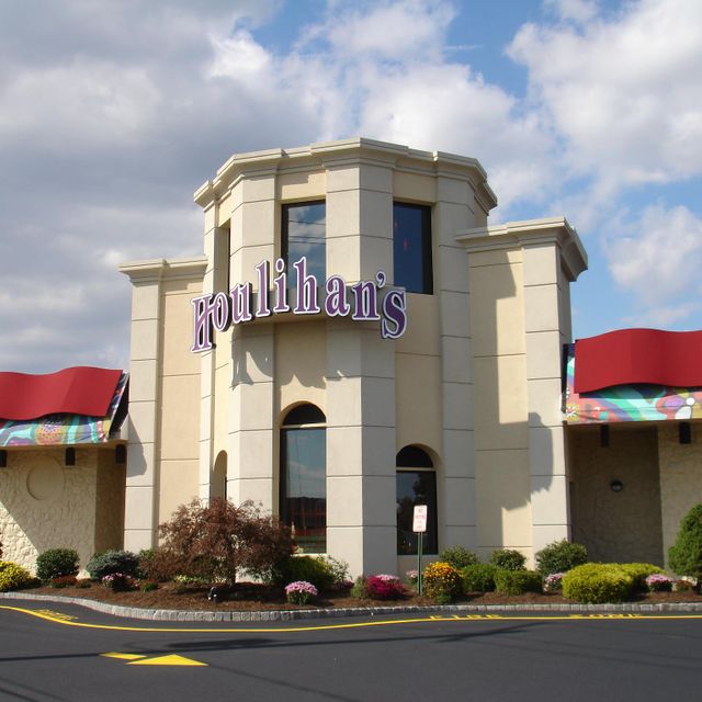 Houlihan's Fairfield Updated 2024, American Restaurant in Fairfield, NJ