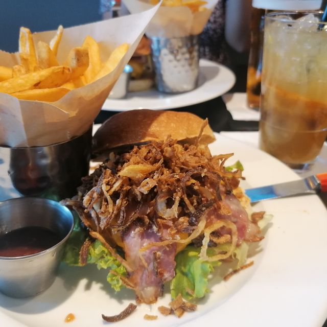 Hard Rock Cafe Lyon restaurant Lyon, Rhone | OpenTable HICKORY SMOKED BARBECUE COMBO Foto van Hard Rock Cafe