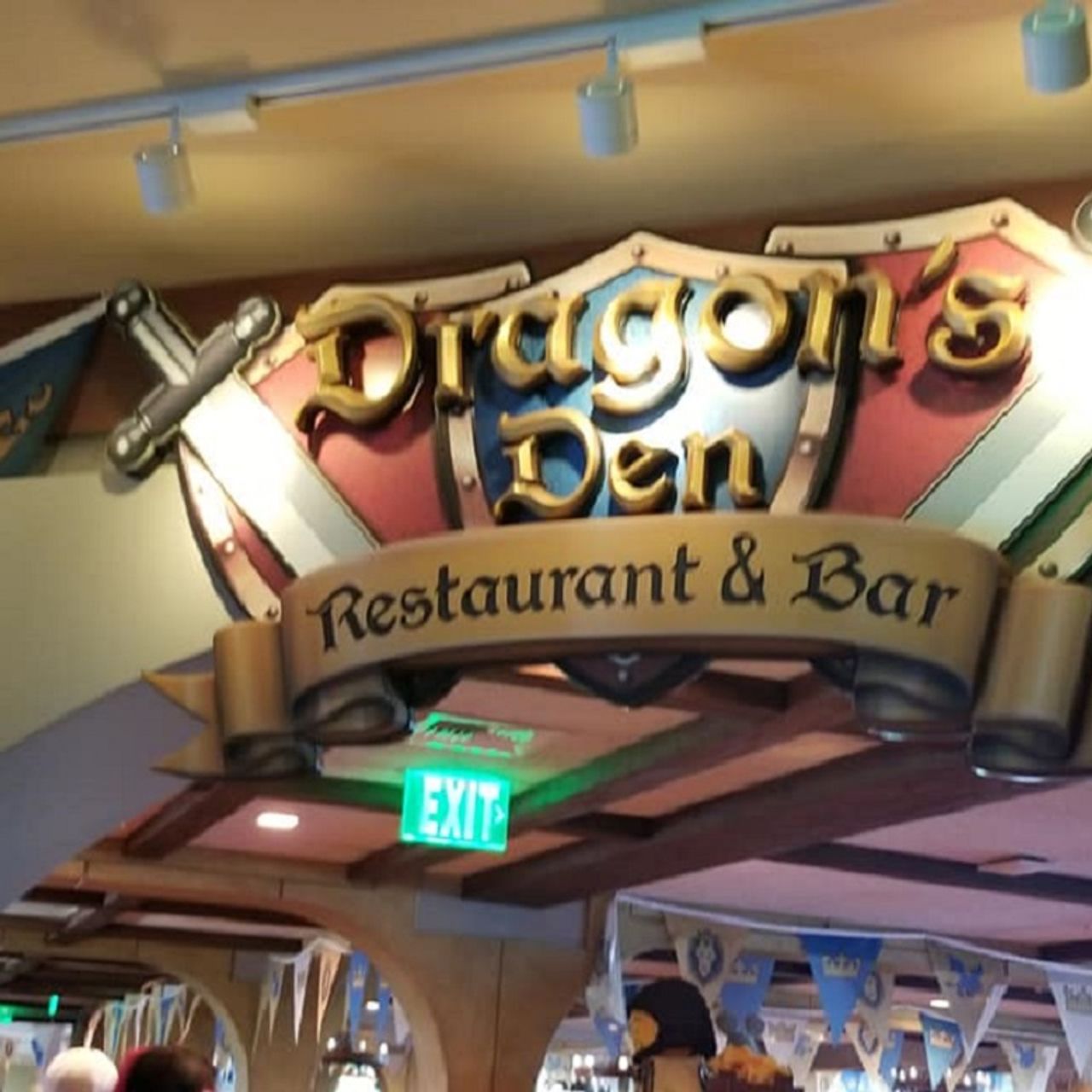 vejr Fortæl mig Krydret Dragon's Den Restaurant and Bar- LEGOLAND Castle Hotel - Carlsbad, CA |  OpenTable
