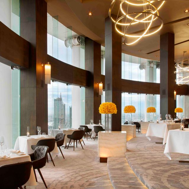 Restaurante Mezzaluna Tower Club at lebua