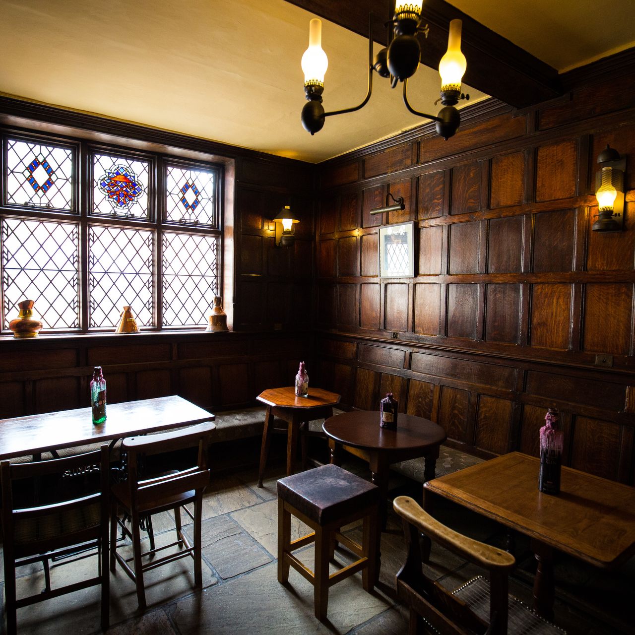 cardinals pub table