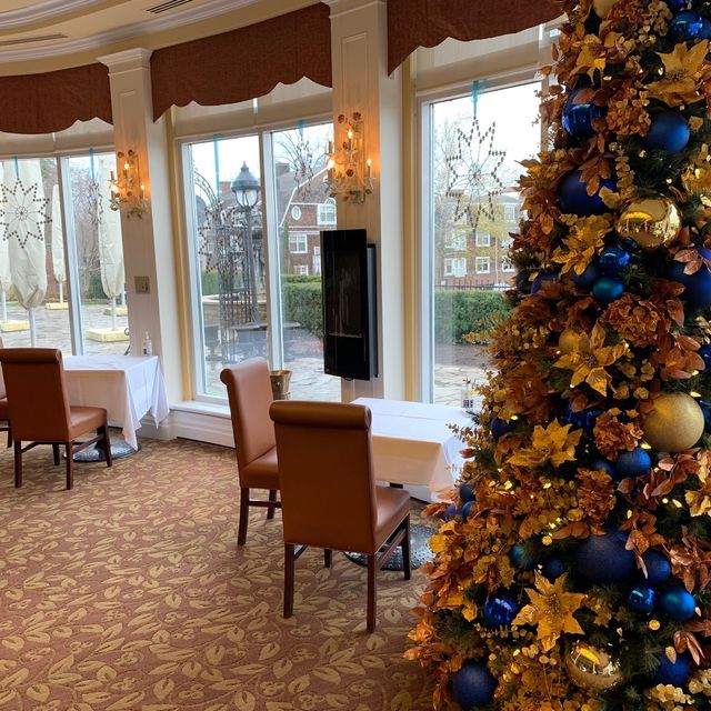 Tiara Restaurant Queen's Landing Hotel NiagaraontheLake, ON