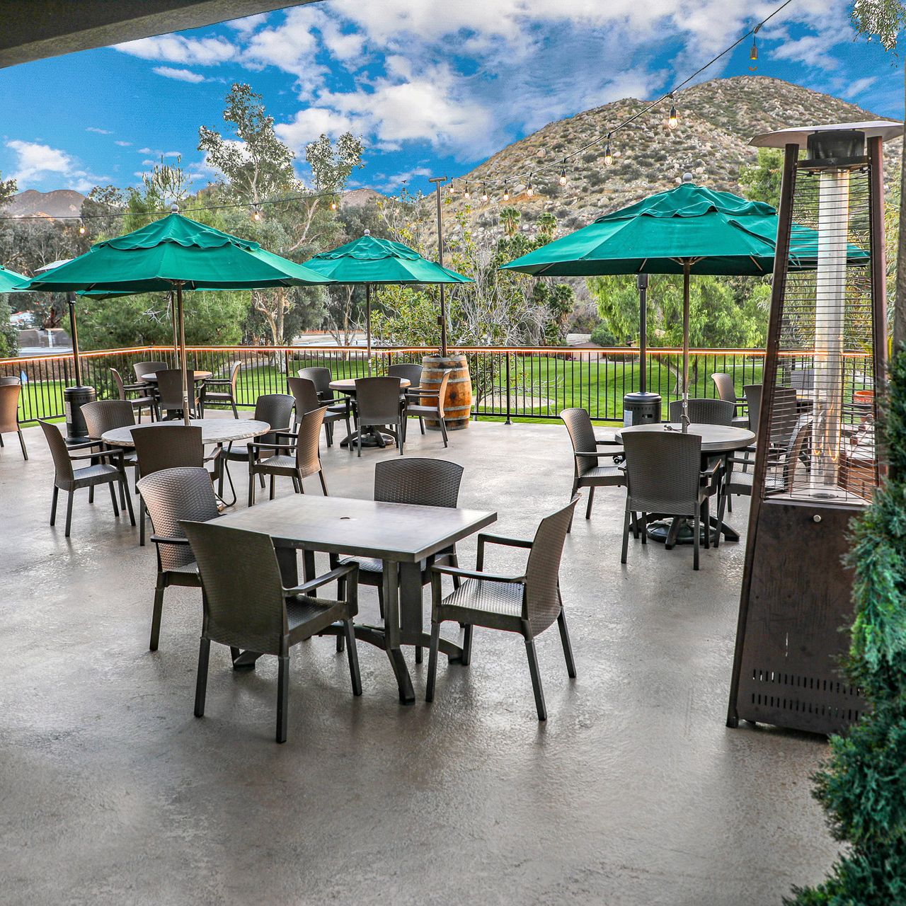 Canyon Lake Country Club Bar and Grill Restaurant
