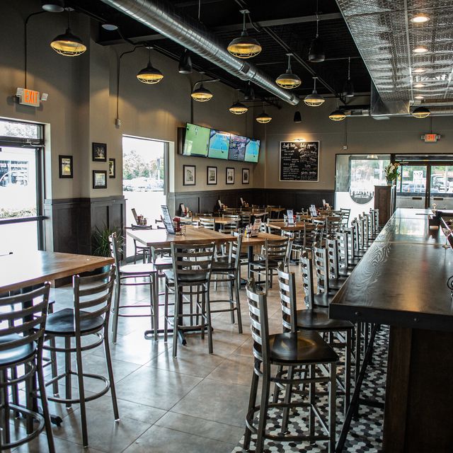 Peppino's Pizzeria & Sports Grille Jenison Restaurant