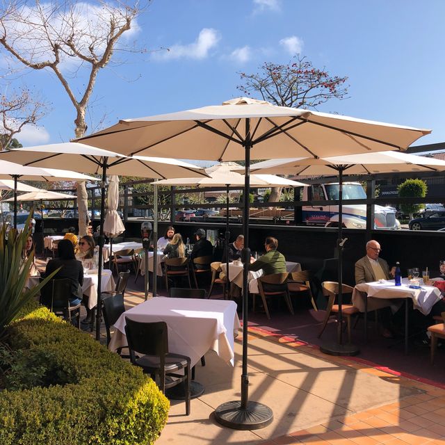 Toscana Brentwood Outdoor Dining - Iurd Gifs