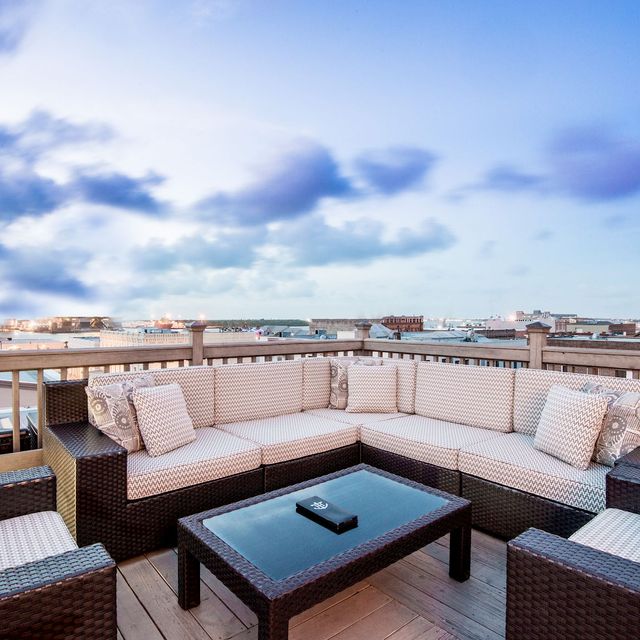 The Rooftop Bar at the Tremont House Updated 2024, Bar And Lounge in