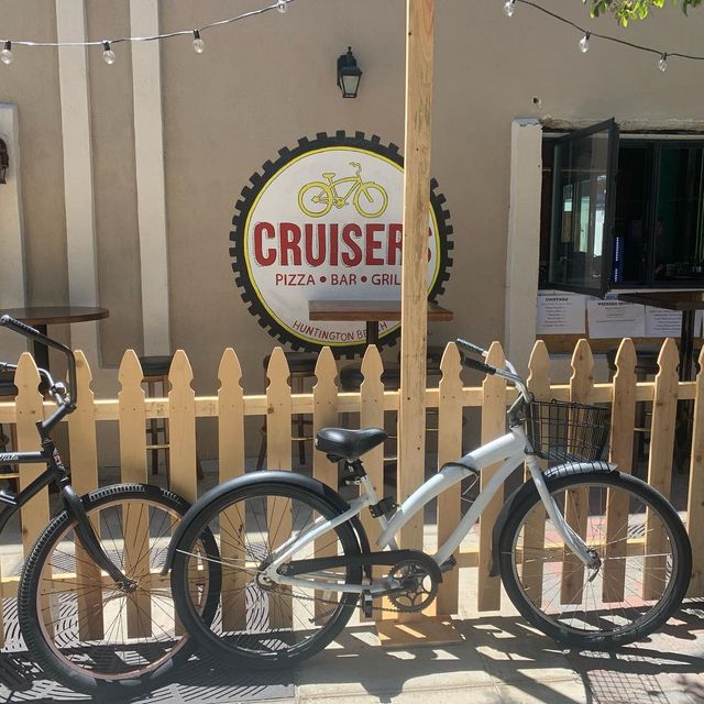 Cruisers Pizza Bar Grill Huntington Beach Restaurant Huntington