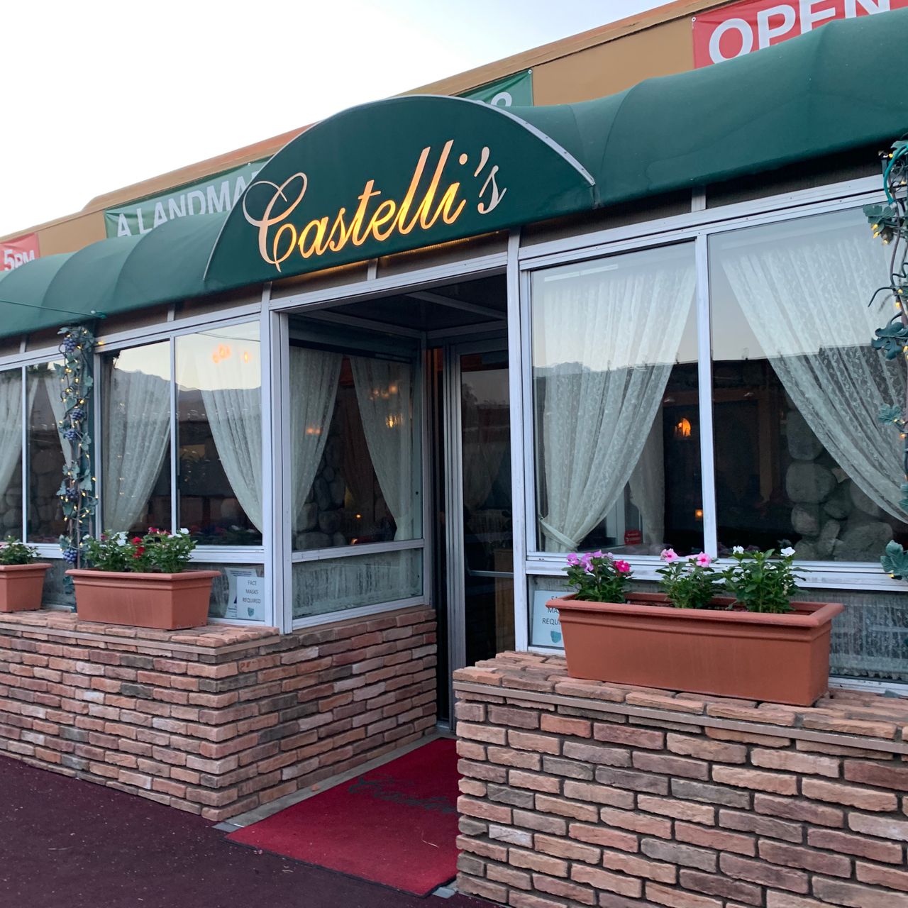 Castelli Restaurant Clearance