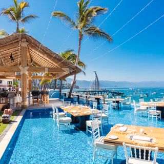 75 restaurantes cerca de Playa Conchas Chinas | OpenTable