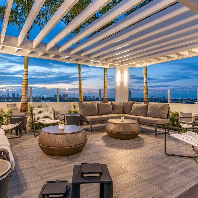 The Easton Rooftop Bar and Lounge Updated 2024, Bar And Lounge in Fort Lauderdale, FL
