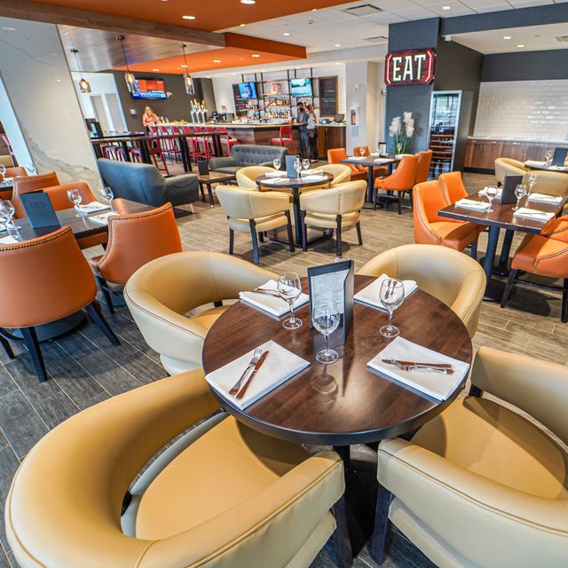 Evario Kitchen + Bar South Edmonton Ellerslie Rd. Restaurant